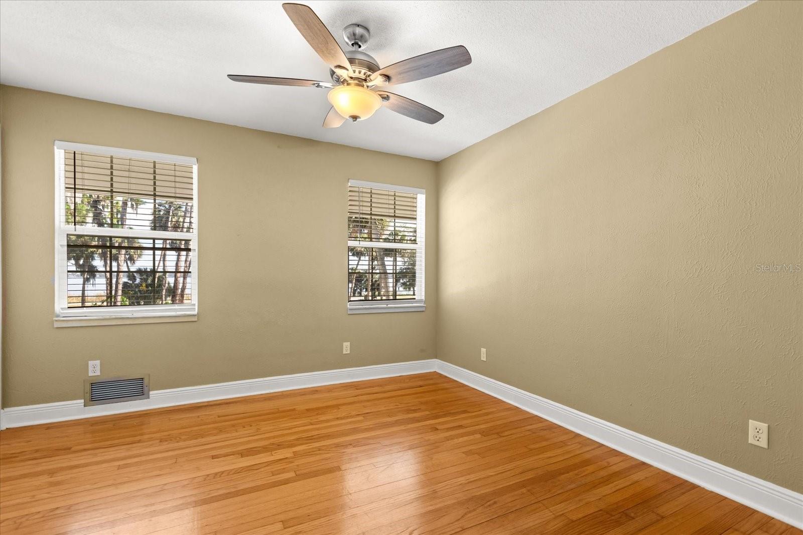 Image 48 of 84 For 3001 Lakeshore Drive