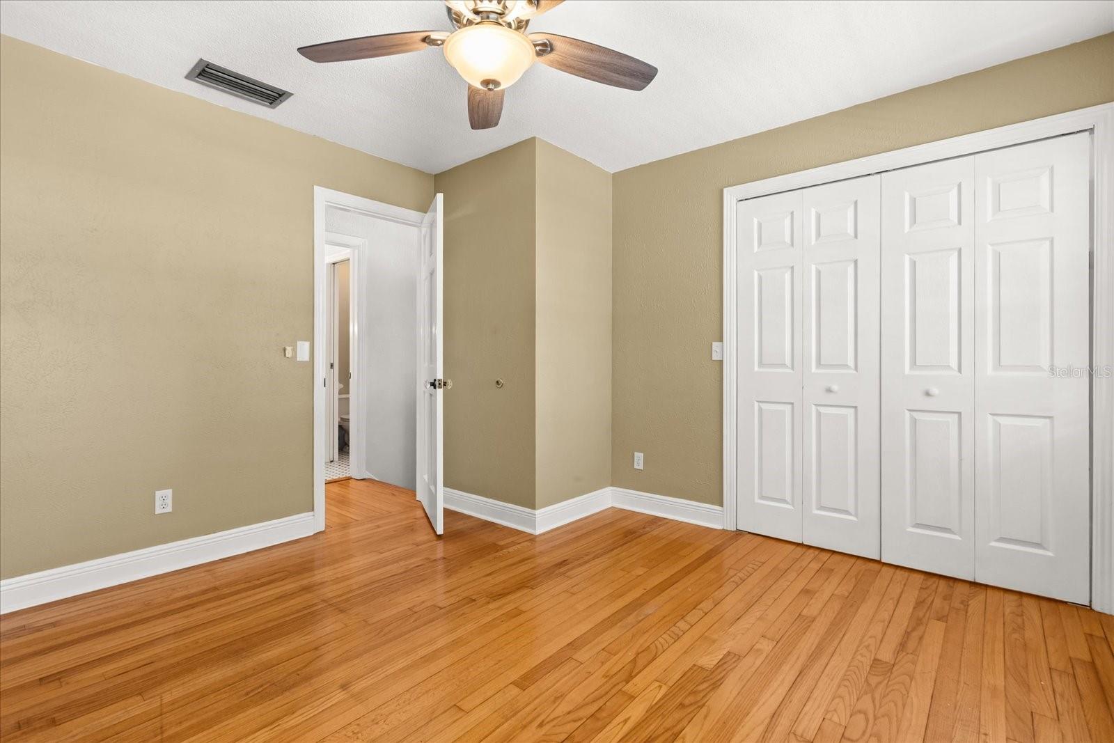 Image 49 of 84 For 3001 Lakeshore Drive