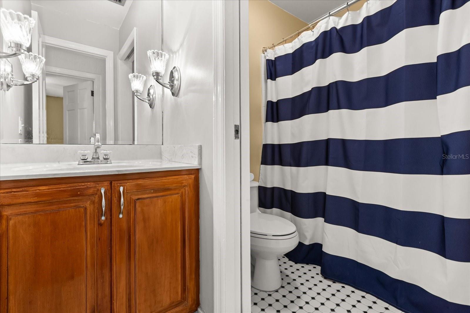 Image 50 of 84 For 3001 Lakeshore Drive