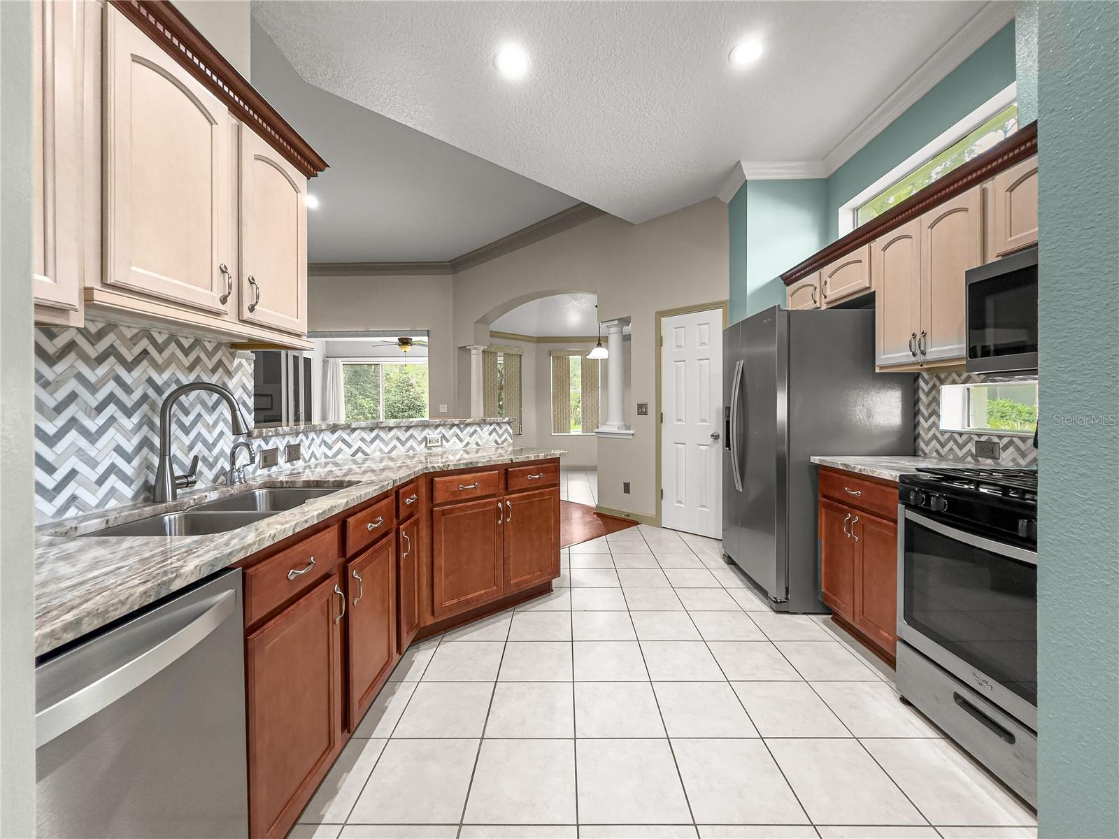 Image 10 of 56 For 8045 Waterbury Way