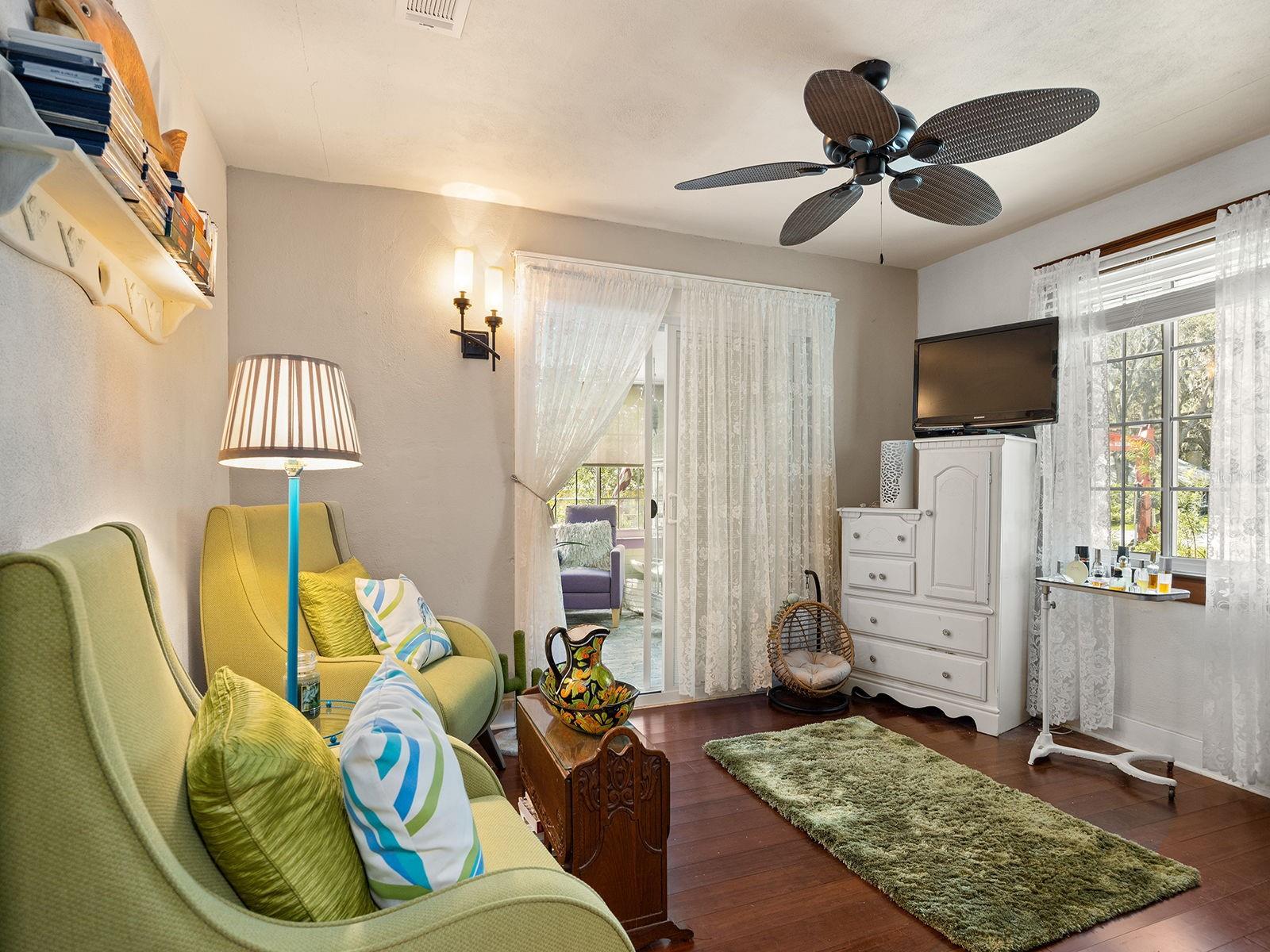 Image 18 of 32 For 335 Simpson  