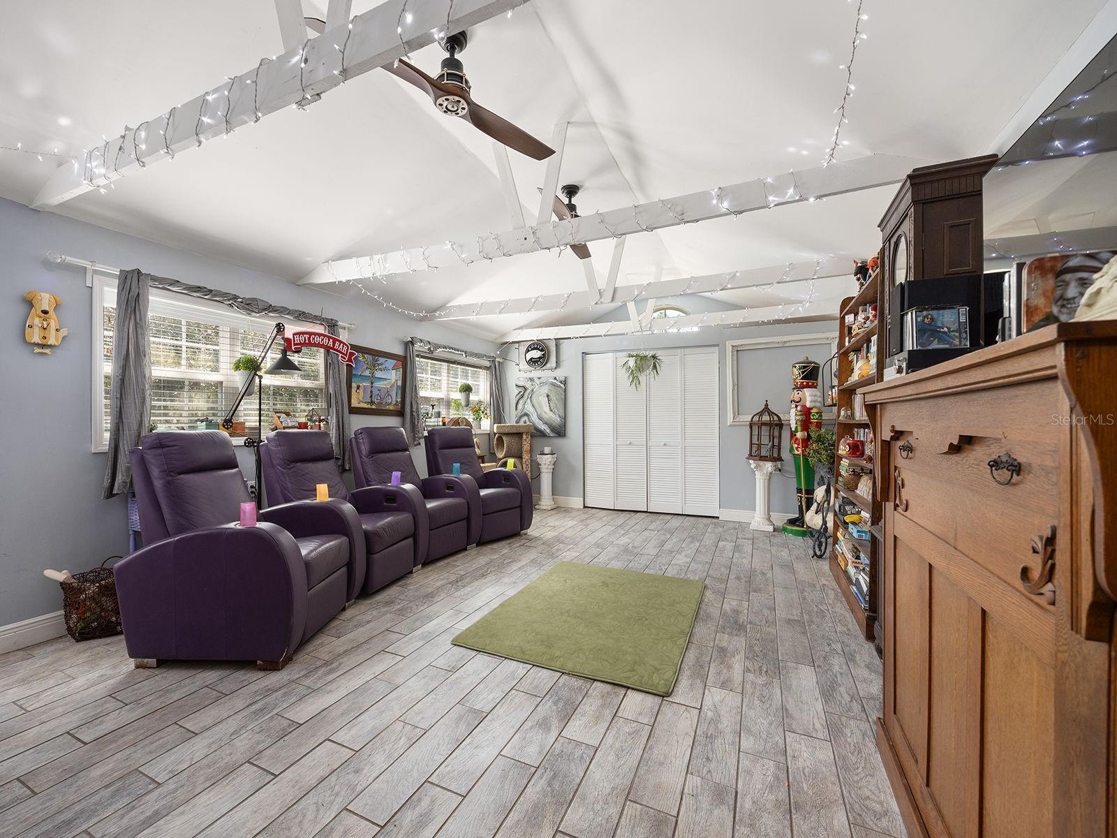 Image 24 of 32 For 335 Simpson  