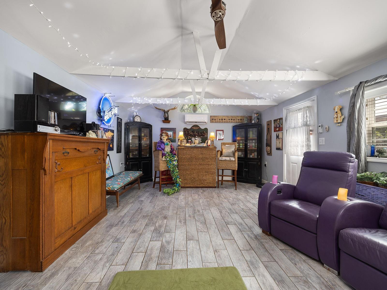 Image 25 of 32 For 335 Simpson  