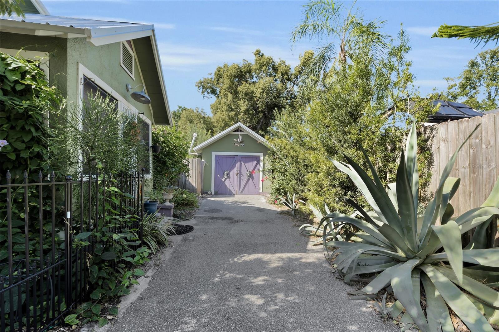 Image 27 of 32 For 335 Simpson  