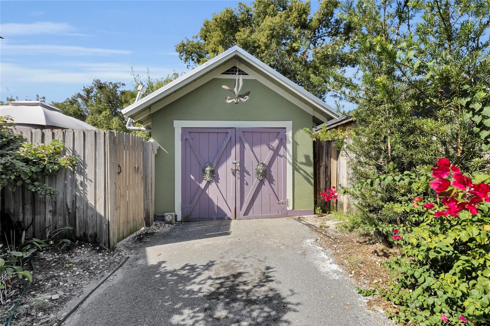 Image 28 of 32 For 335 Simpson  