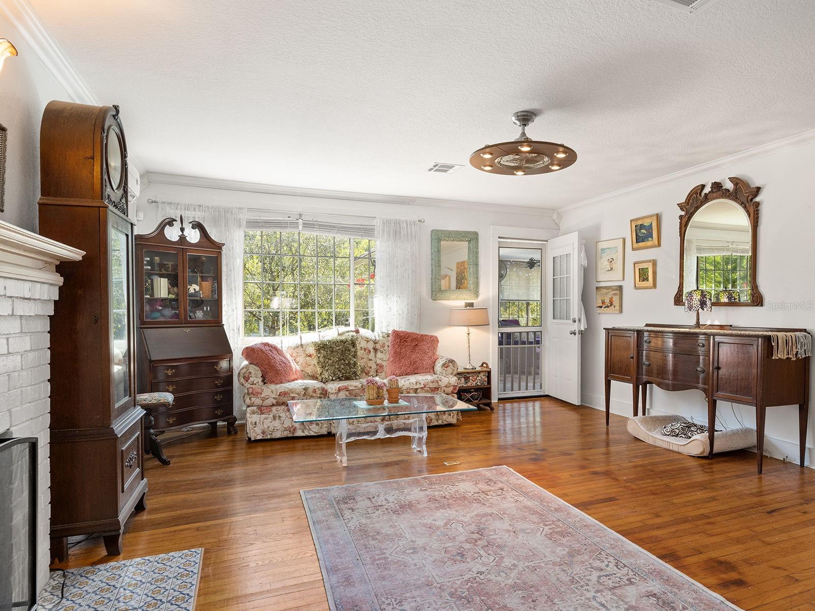 Image 5 of 32 For 335 Simpson  