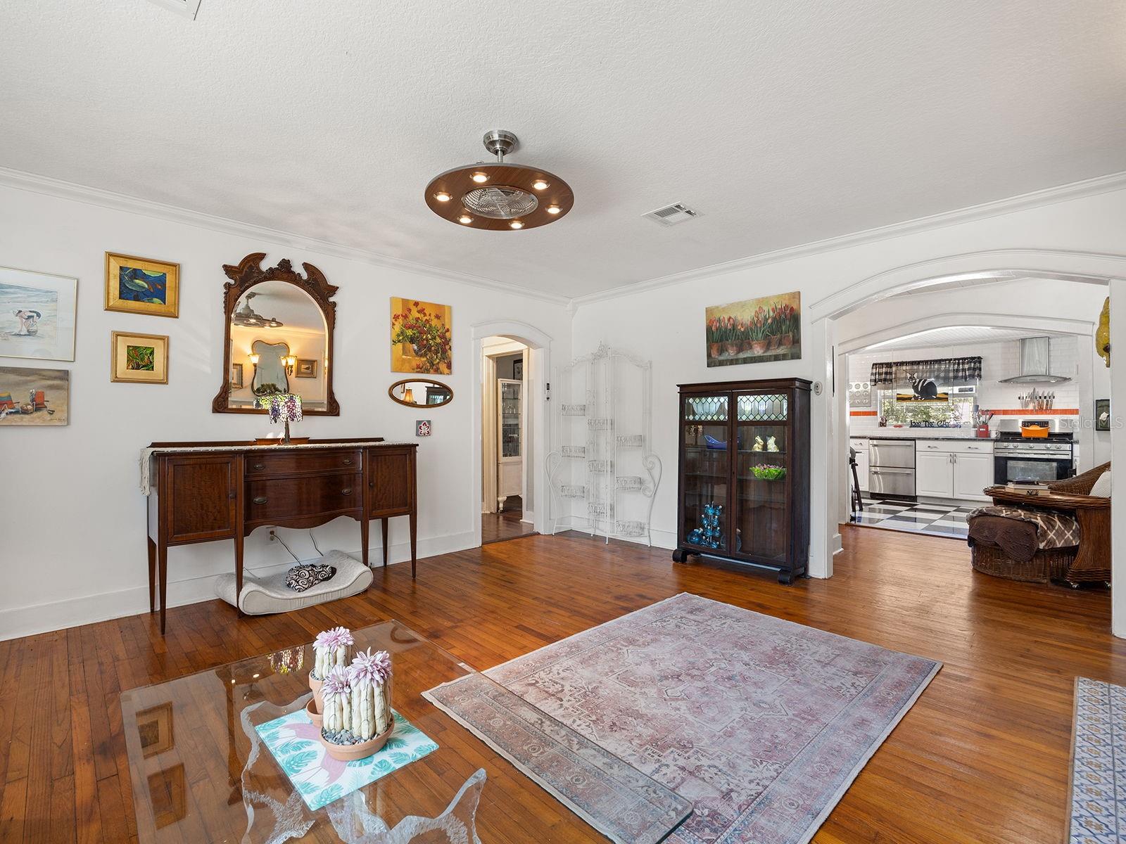 Image 7 of 32 For 335 Simpson  