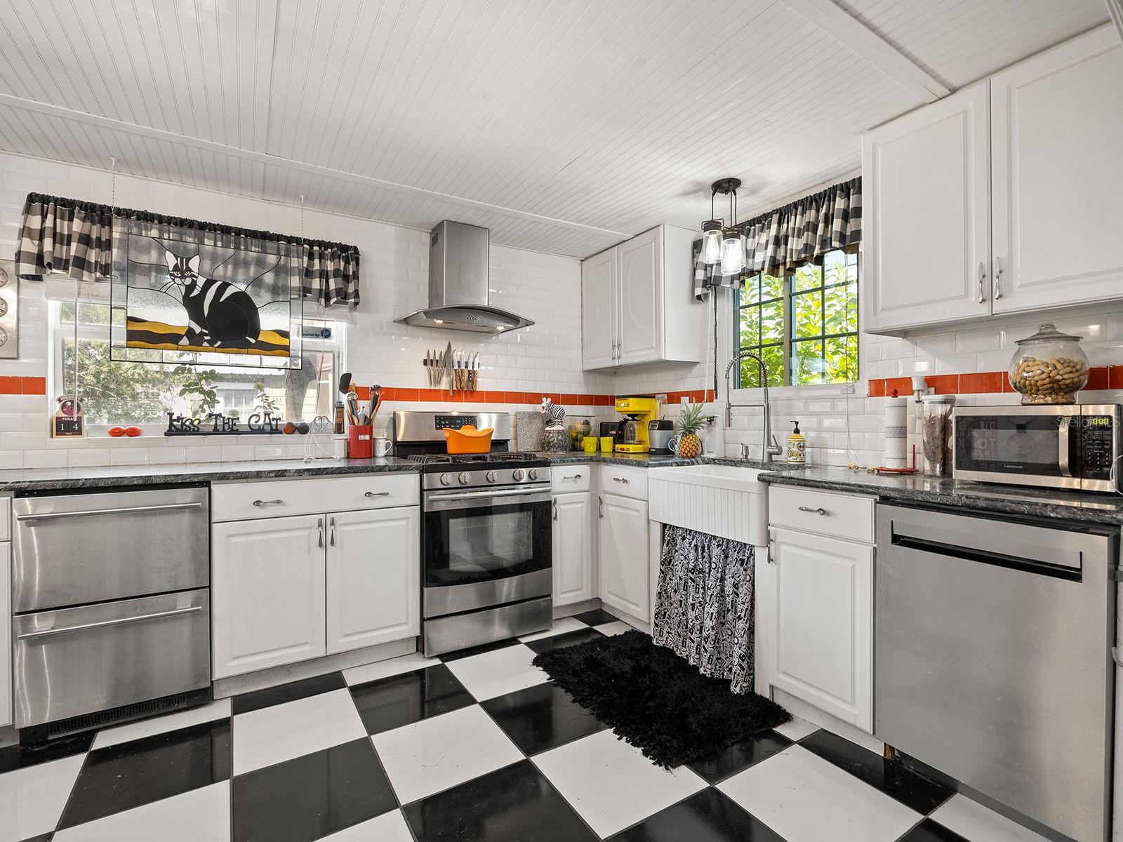 Image 8 of 32 For 335 Simpson  