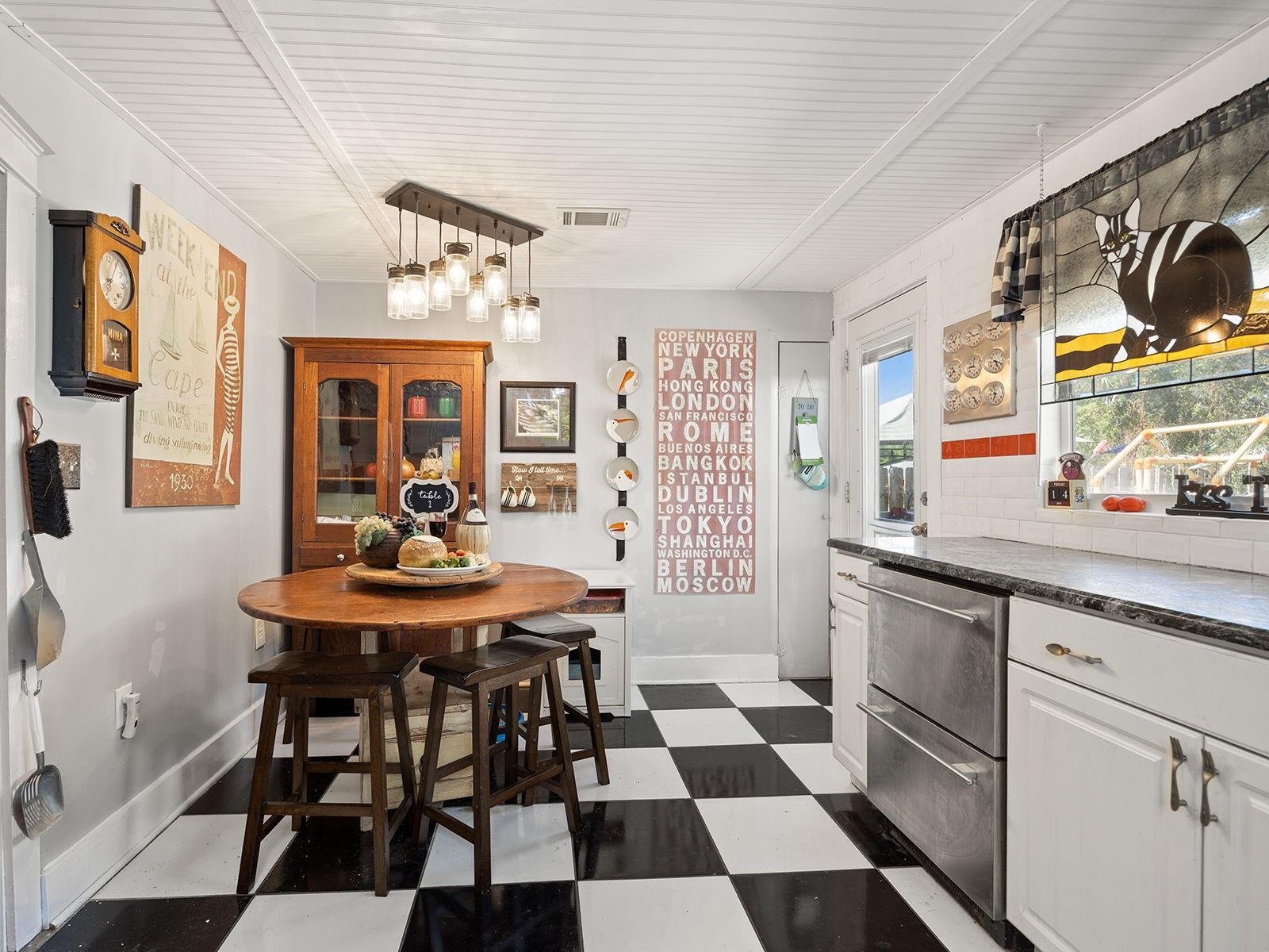 Image 9 of 32 For 335 Simpson  