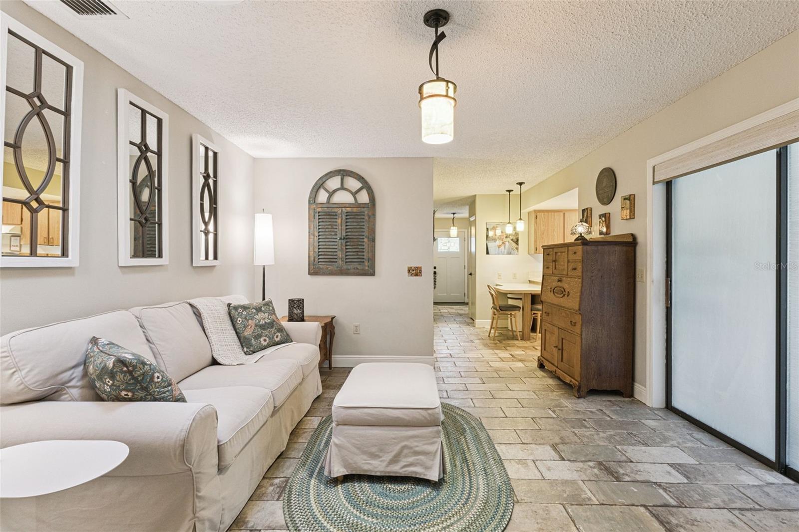 Image 12 of 44 For 1105 Valencia Avenue