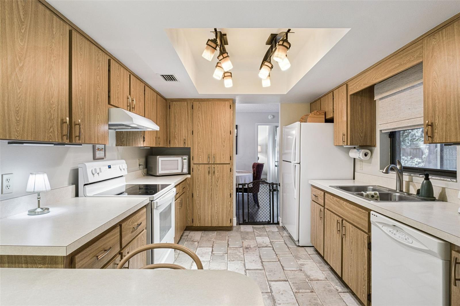 Image 15 of 44 For 1105 Valencia Avenue