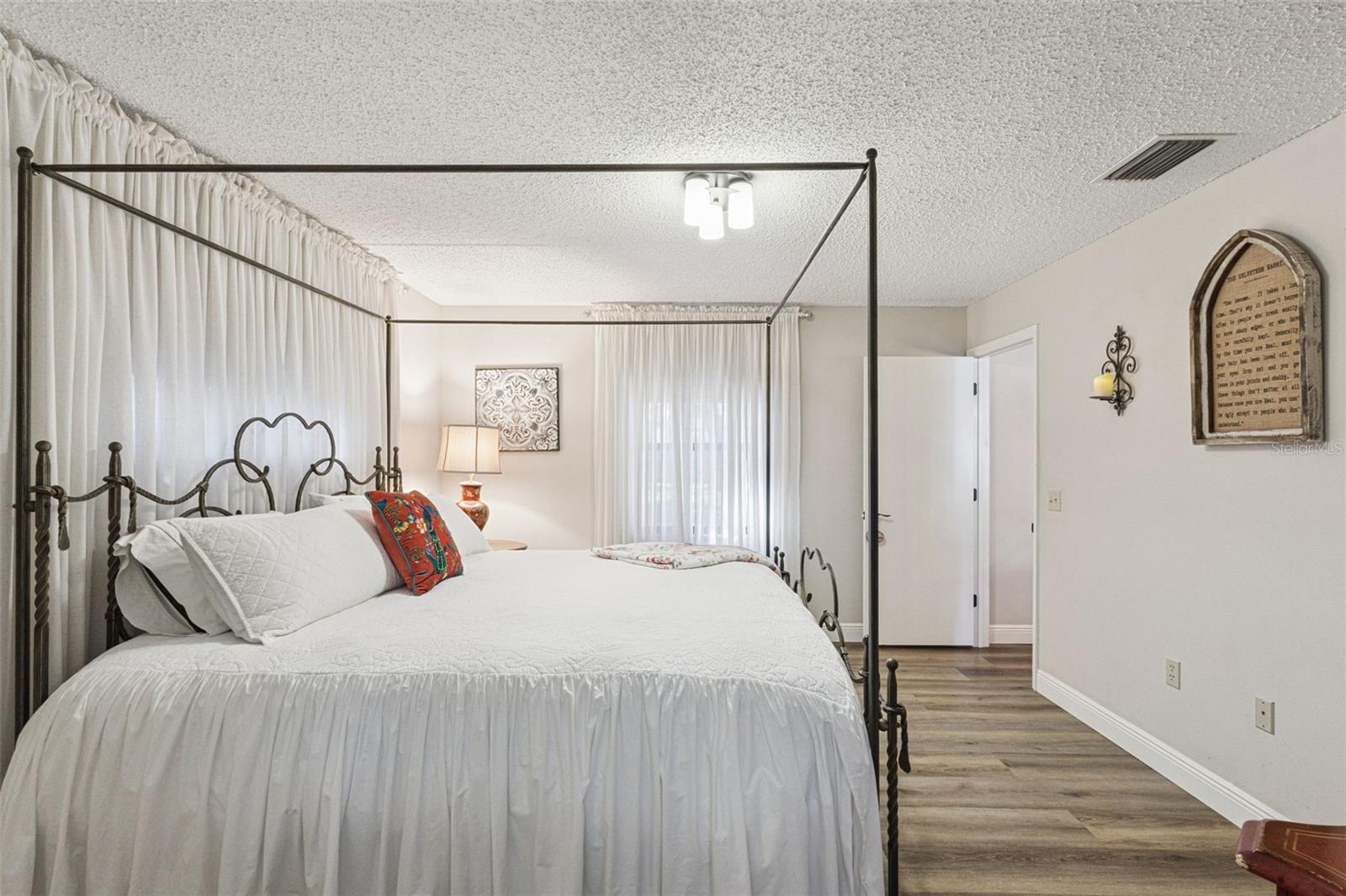 Image 19 of 44 For 1105 Valencia Avenue