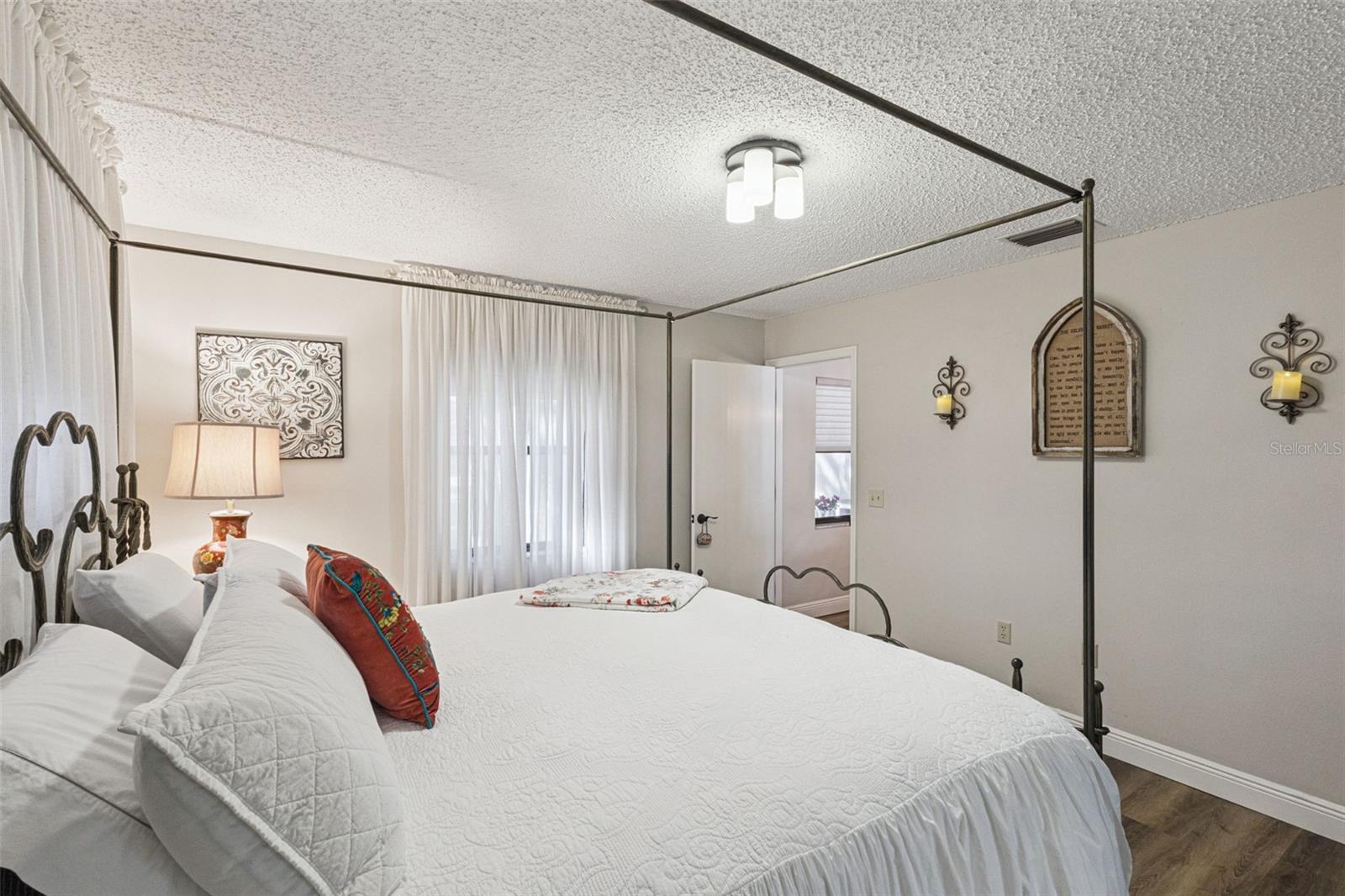 Image 20 of 44 For 1105 Valencia Avenue