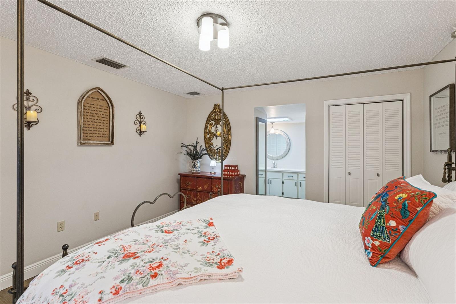 Image 21 of 44 For 1105 Valencia Avenue