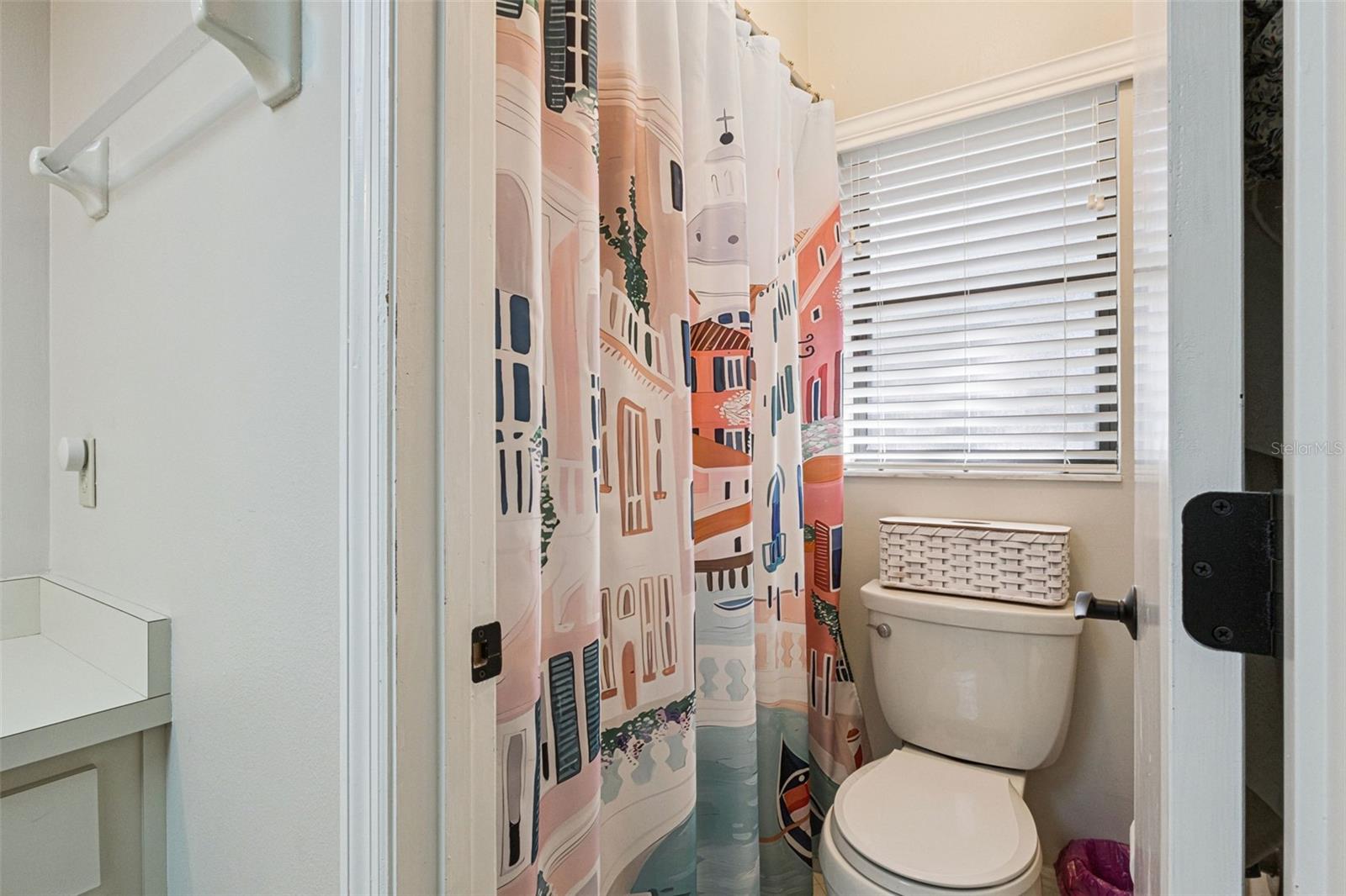 Image 23 of 44 For 1105 Valencia Avenue