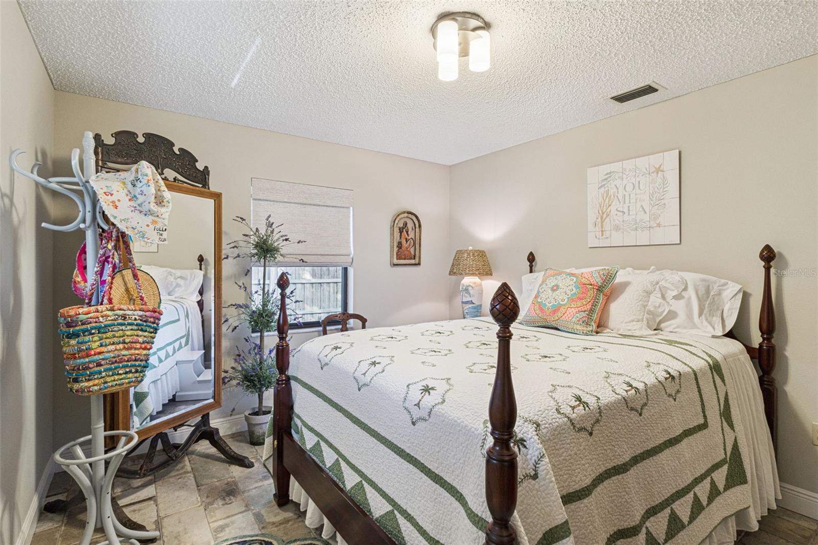 Image 24 of 44 For 1105 Valencia Avenue