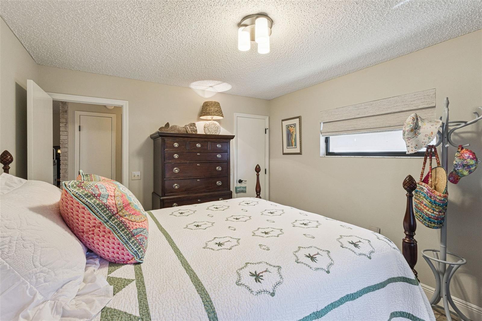 Image 25 of 44 For 1105 Valencia Avenue