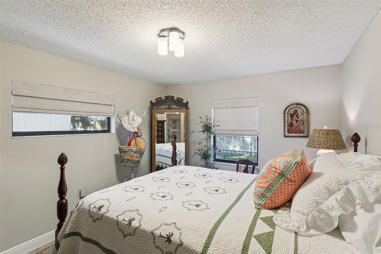 Image 26 of 44 For 1105 Valencia Avenue