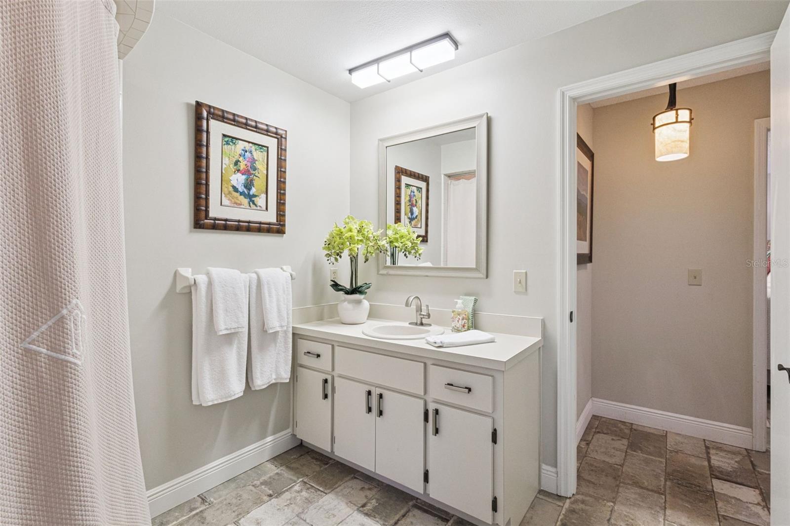 Image 28 of 44 For 1105 Valencia Avenue