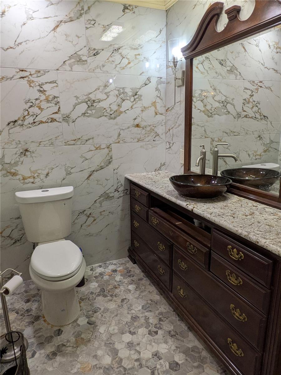 Image 18 of 30 For 5330 Kings Court