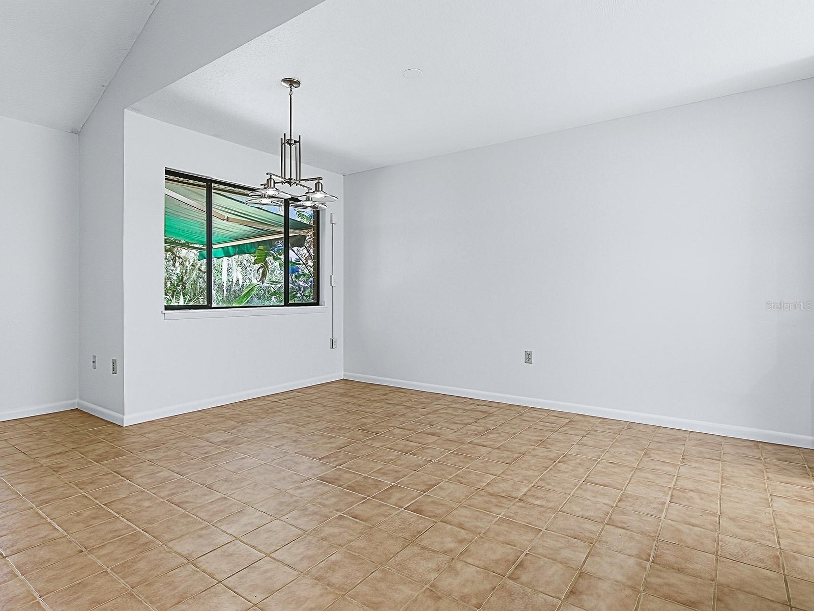 Image 8 of 40 For 104 Waterwood Drive