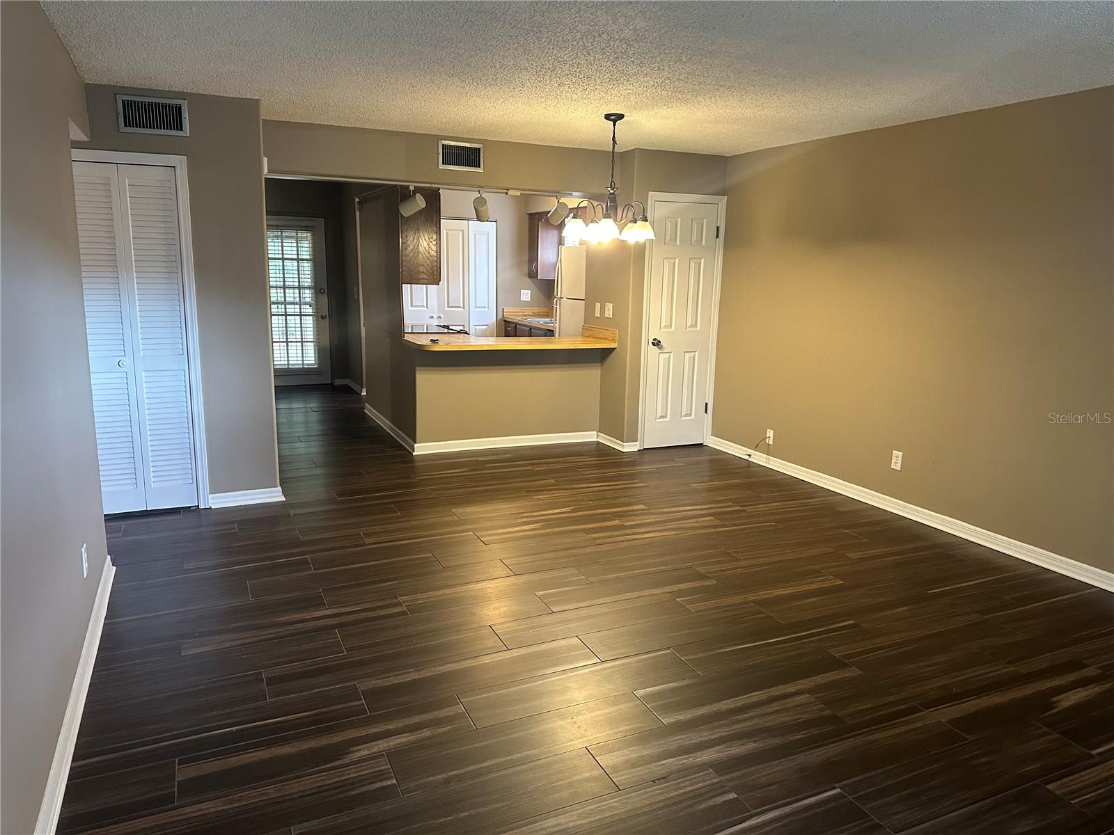 Image 4 of 25 For 643 Oak Terrace Drive B1,b2,b3,b