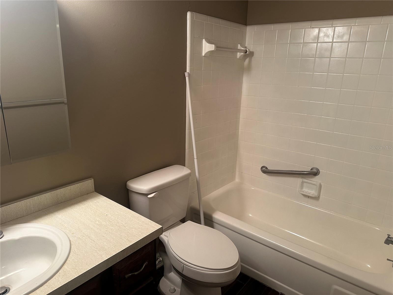 Image 8 of 25 For 643 Oak Terrace Drive B1,b2,b3,b