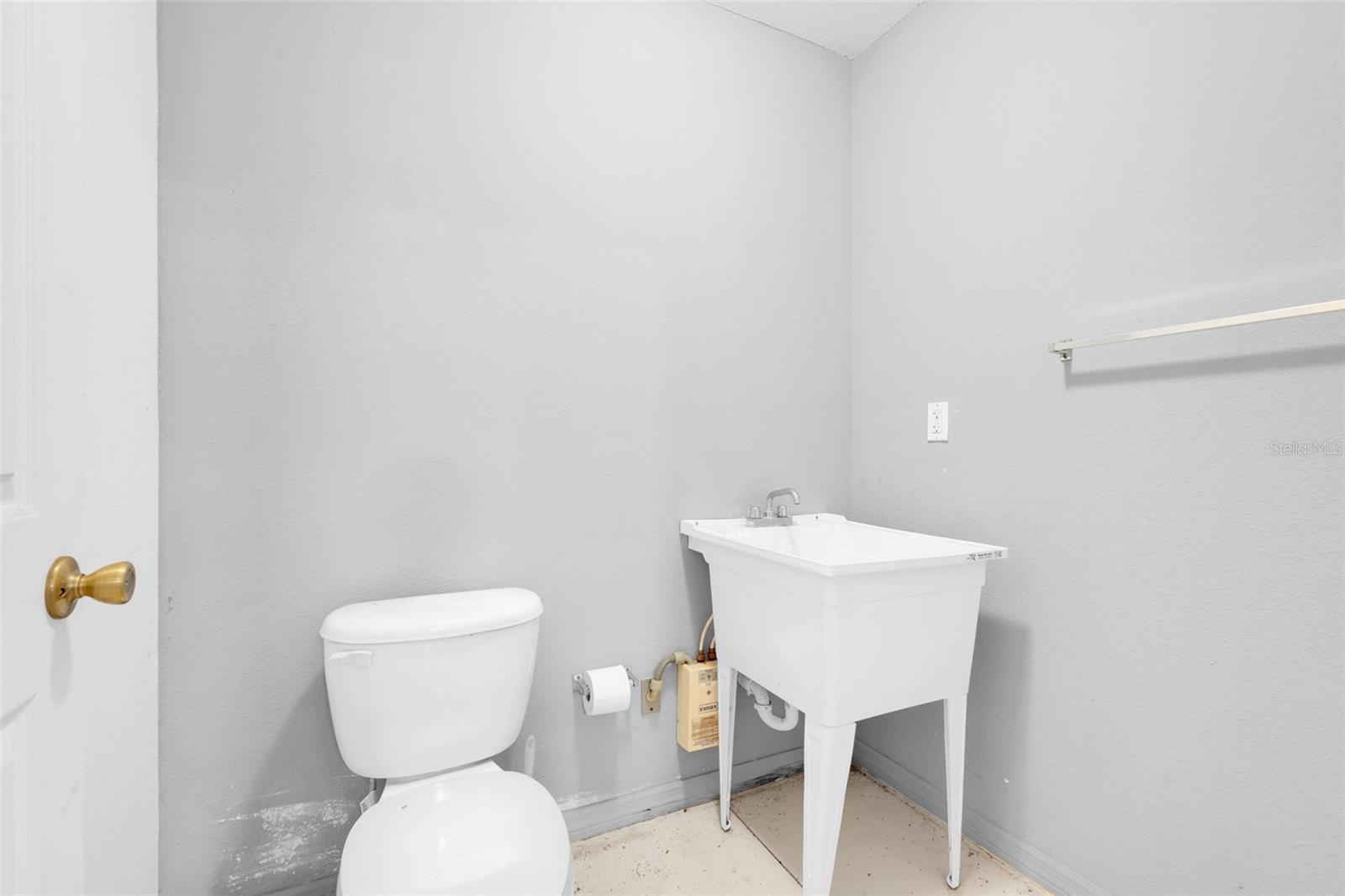 Image 48 of 64 For 14100 Hunters Trace Lane