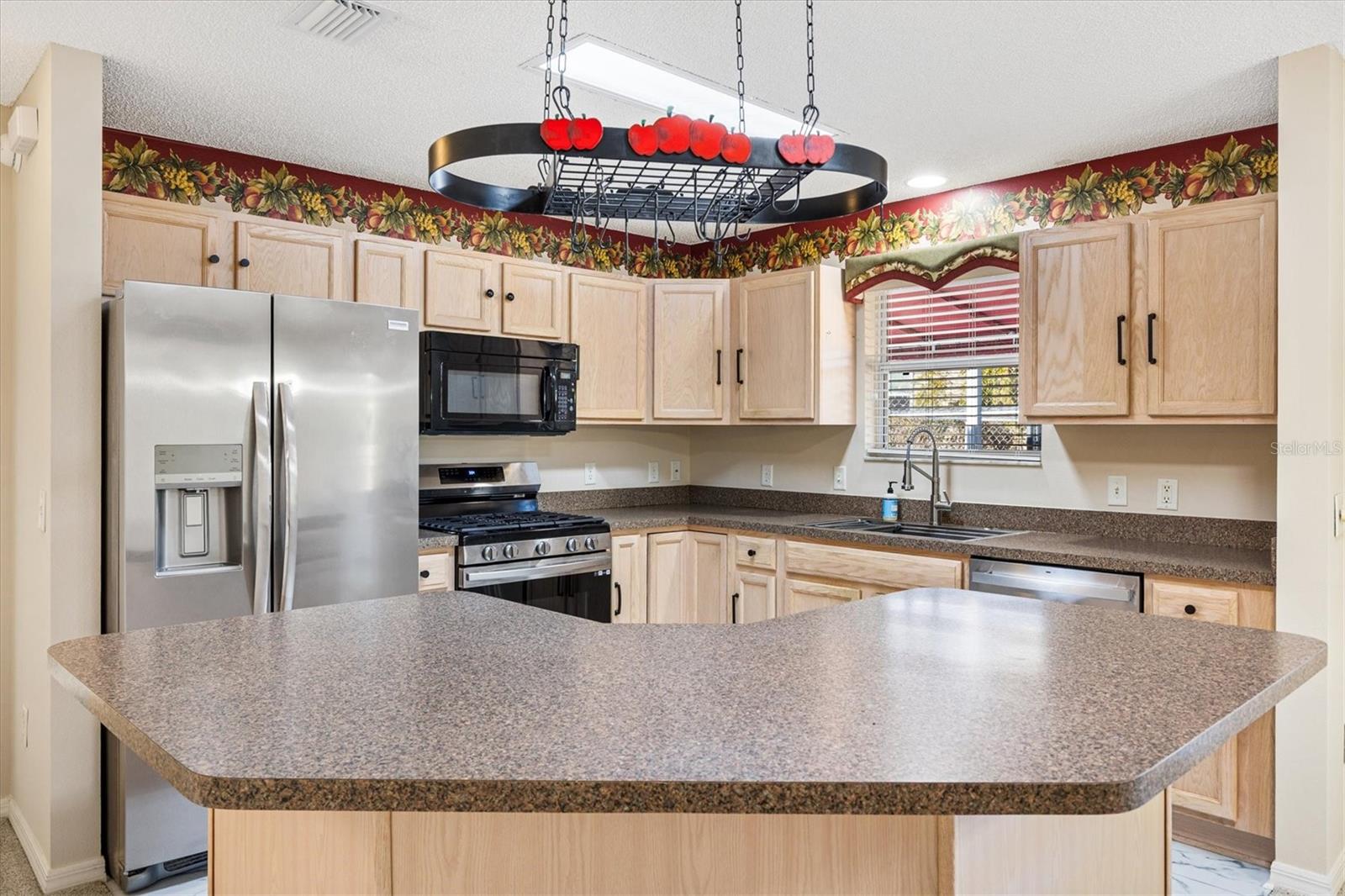 Image 10 of 39 For 9711 171st Argyll Street