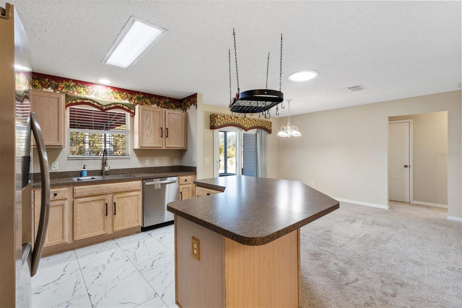 Image 12 of 39 For 9711 171st Argyll Street