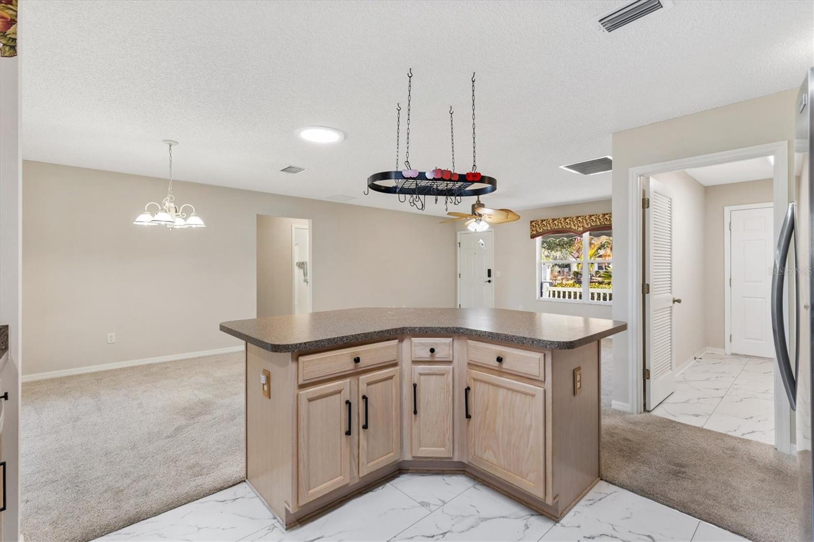 Image 13 of 39 For 9711 171st Argyll Street