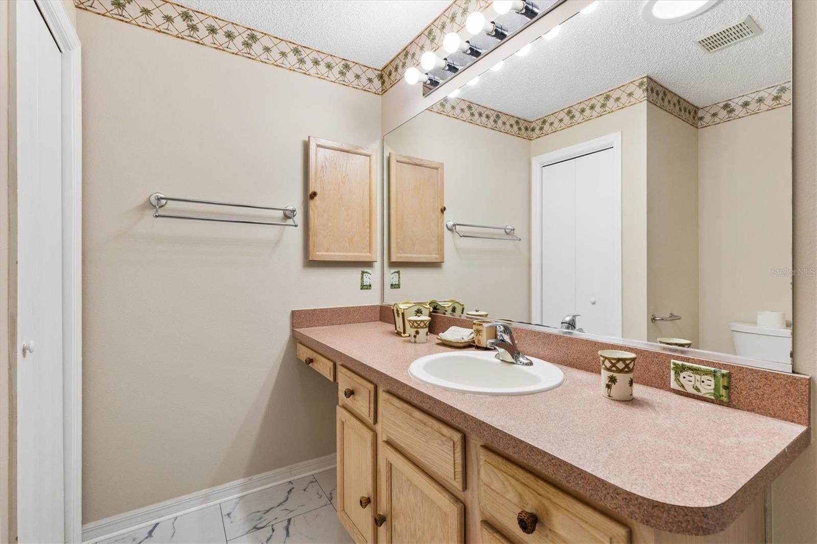 Image 17 of 39 For 9711 171st Argyll Street