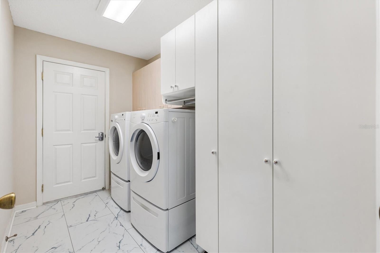 Image 24 of 39 For 9711 171st Argyll Street