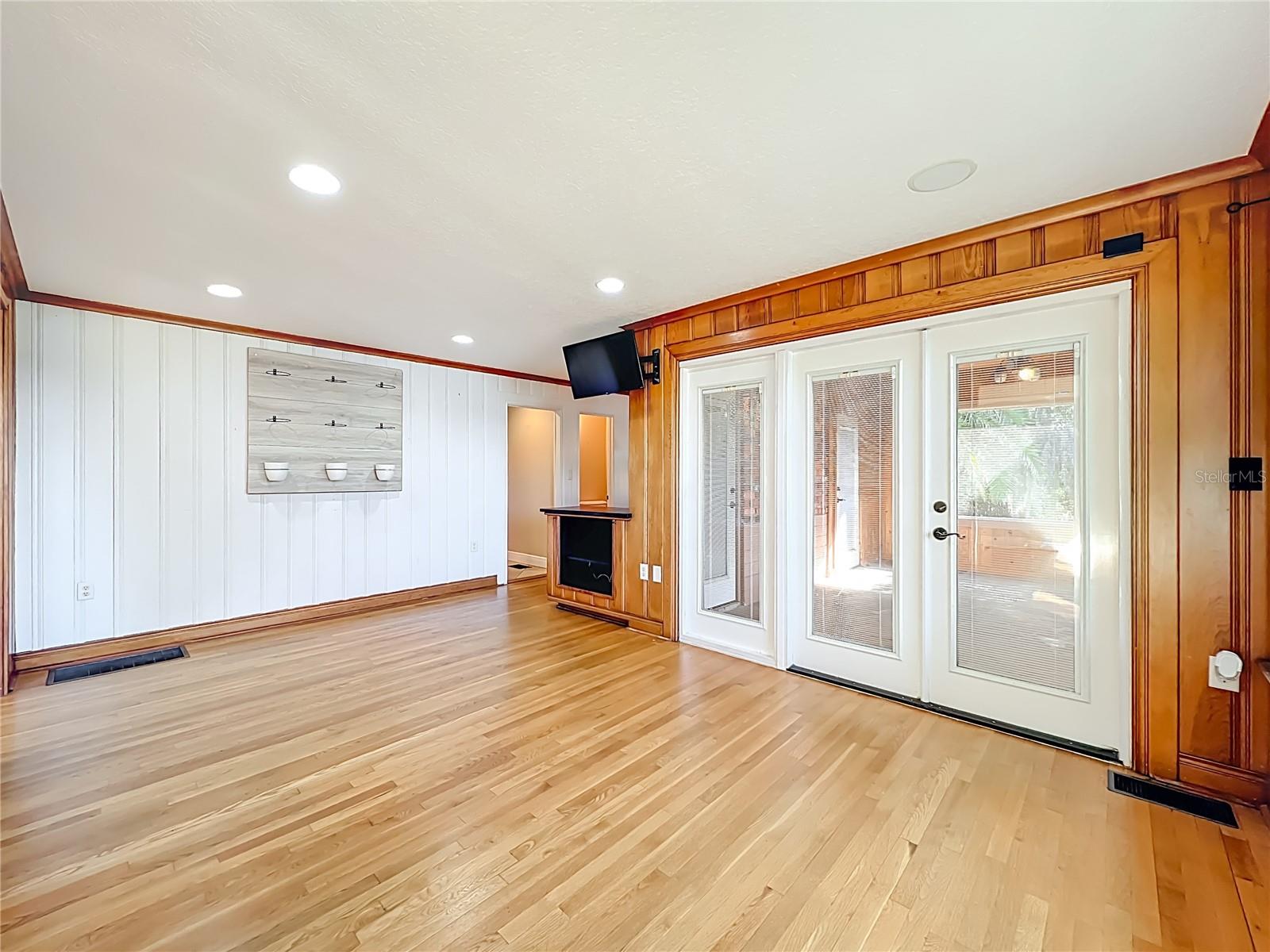 Image 16 of 70 For 2400 Topping Place