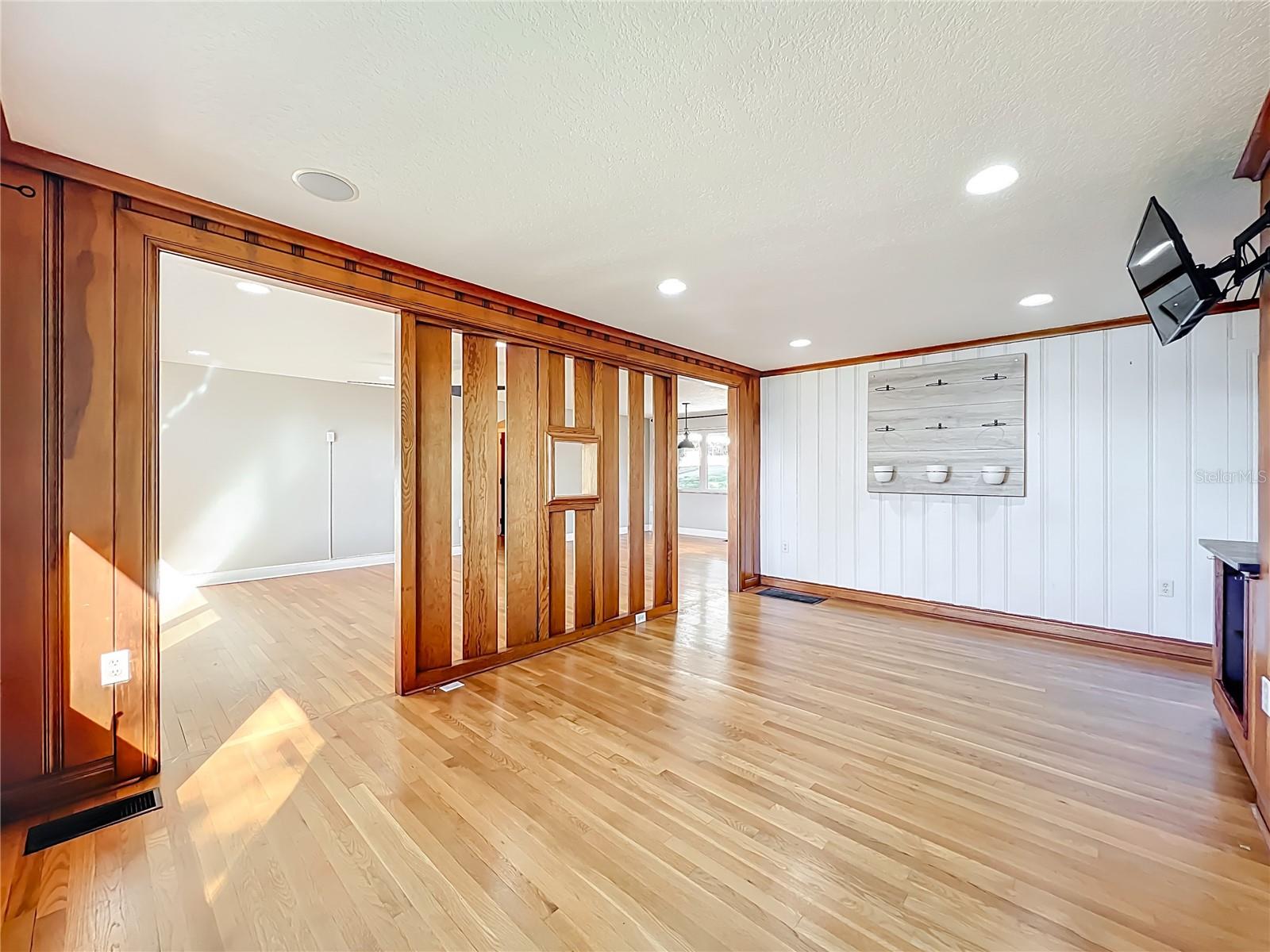 Image 18 of 70 For 2400 Topping Place