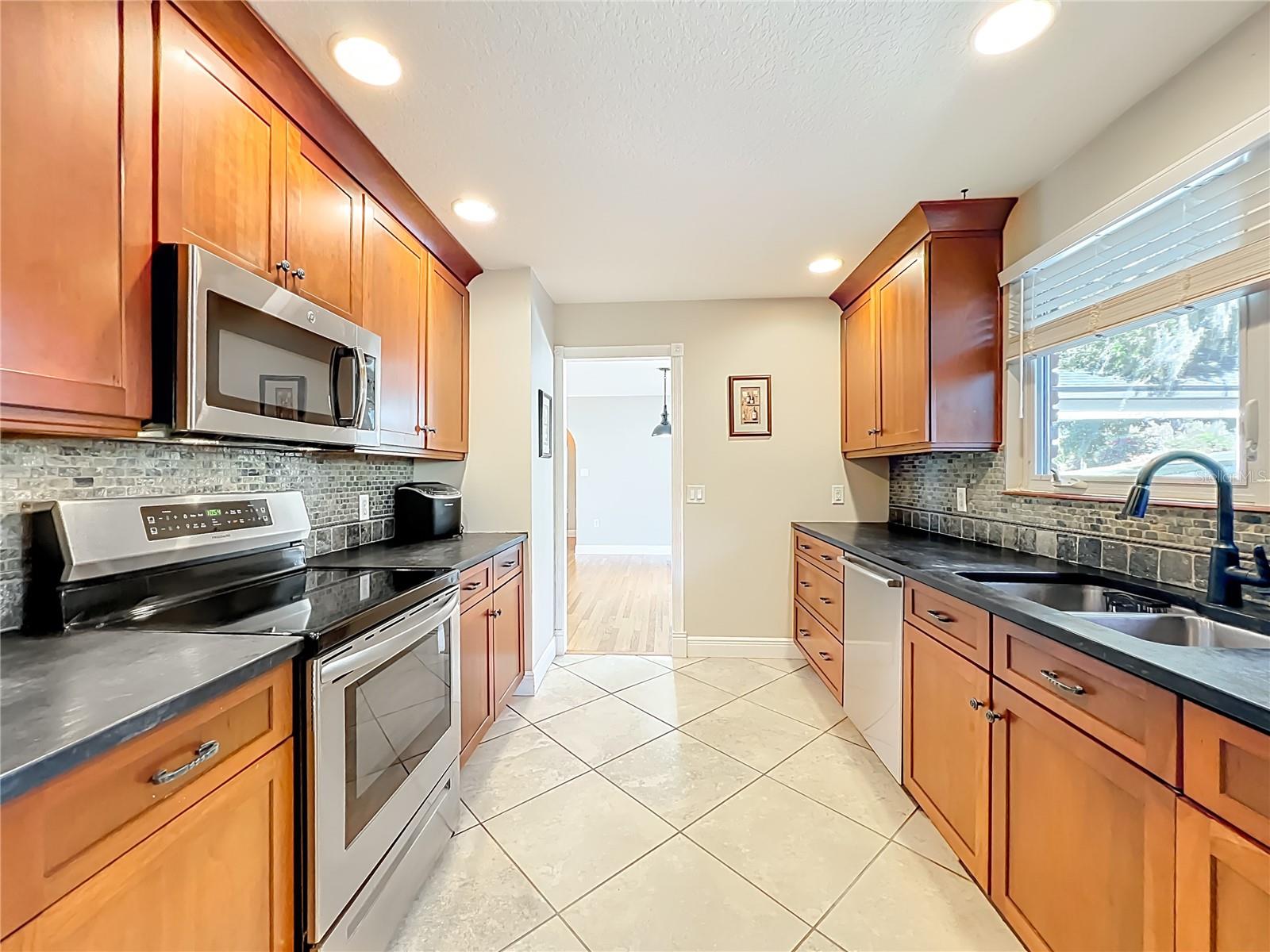 Image 28 of 70 For 2400 Topping Place