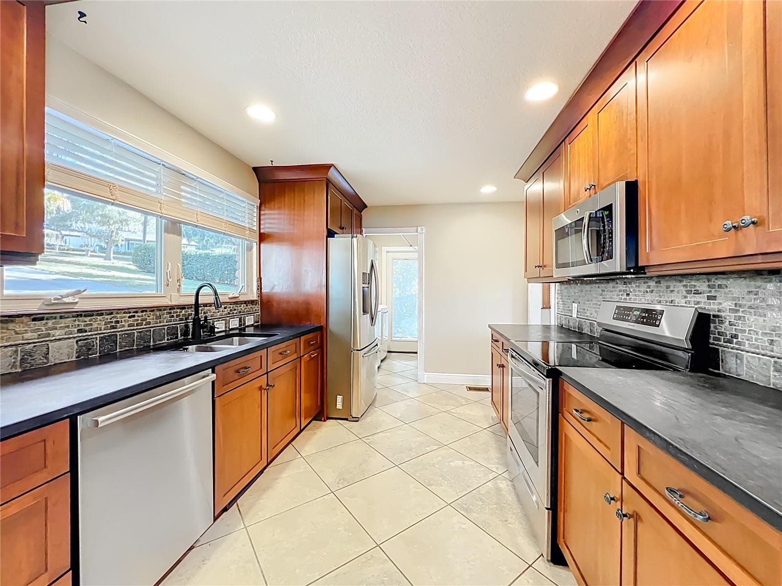 Image 29 of 70 For 2400 Topping Place