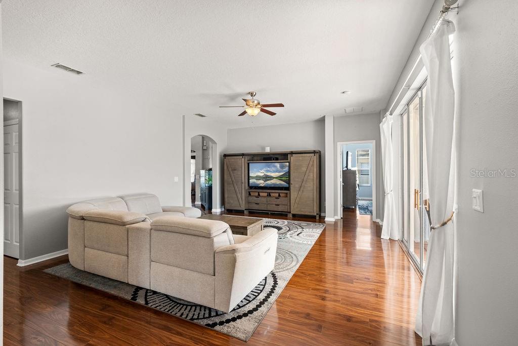 Image 11 of 60 For 570 Johns Landing Way