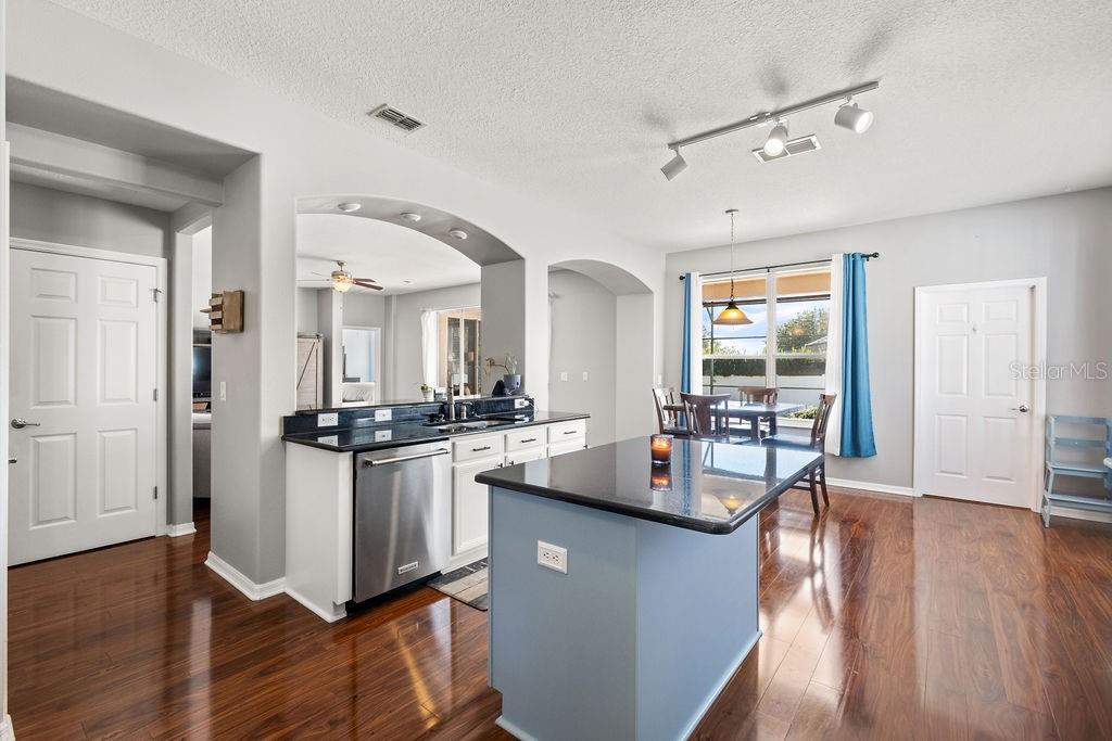 Image 14 of 60 For 570 Johns Landing Way