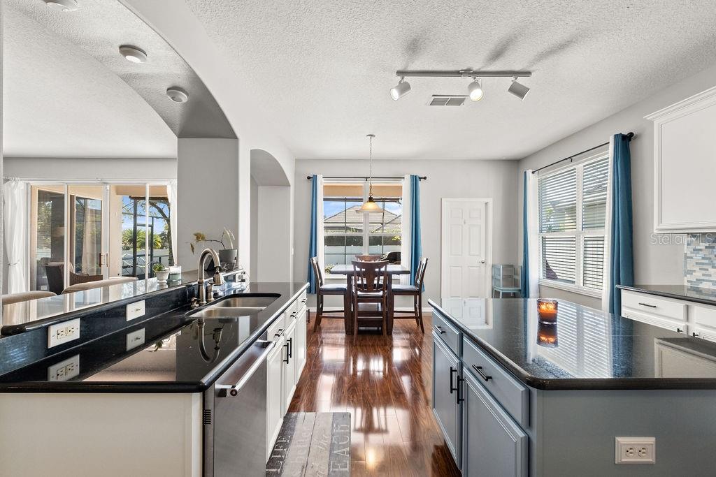 Image 15 of 60 For 570 Johns Landing Way