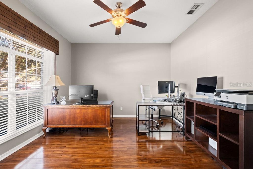 Image 18 of 60 For 570 Johns Landing Way