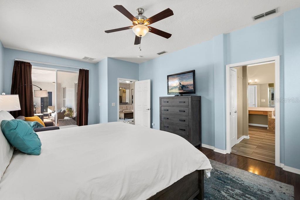 Image 19 of 60 For 570 Johns Landing Way