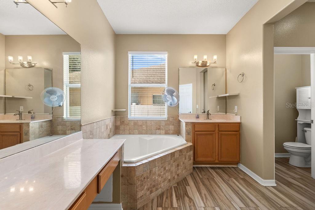 Image 22 of 60 For 570 Johns Landing Way