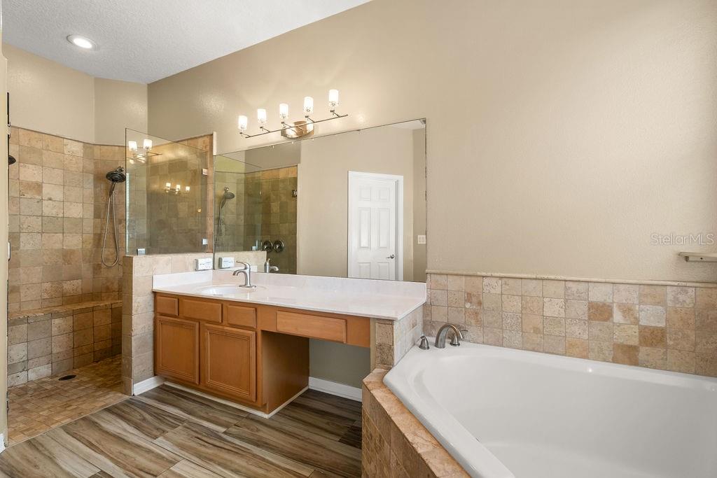 Image 23 of 60 For 570 Johns Landing Way