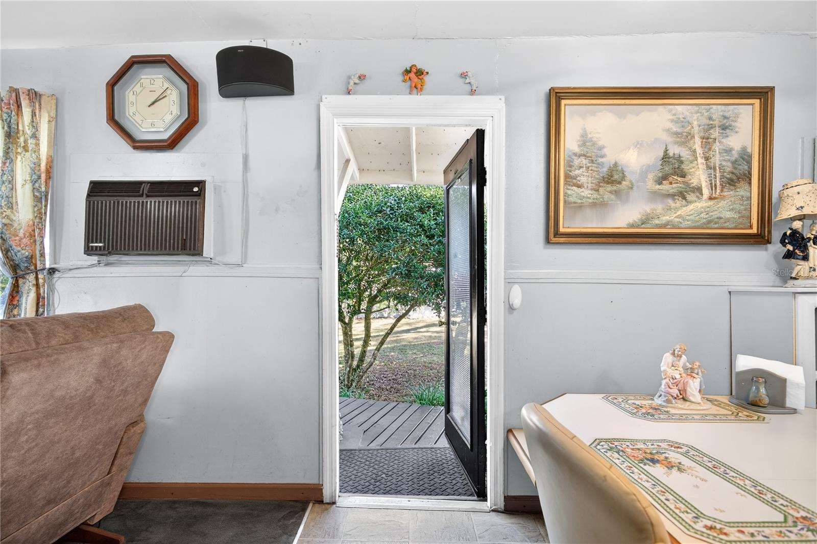 Image 16 of 33 For 31302 Orange Street