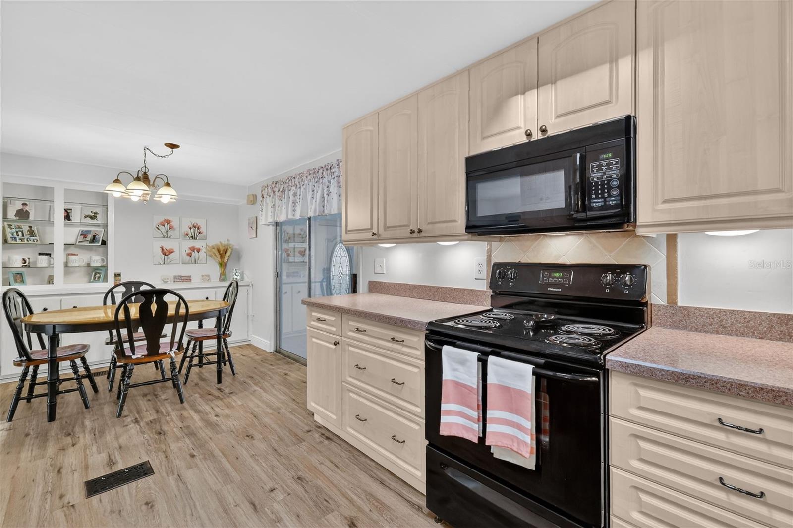 Image 14 of 32 For 705 Falcon Drive