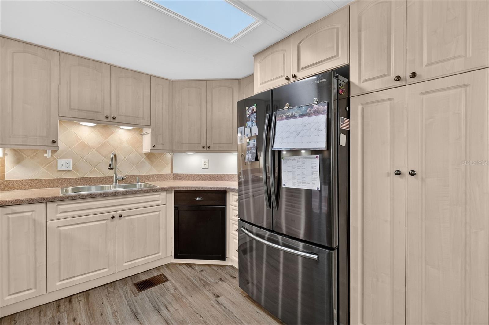 Image 16 of 32 For 705 Falcon Drive