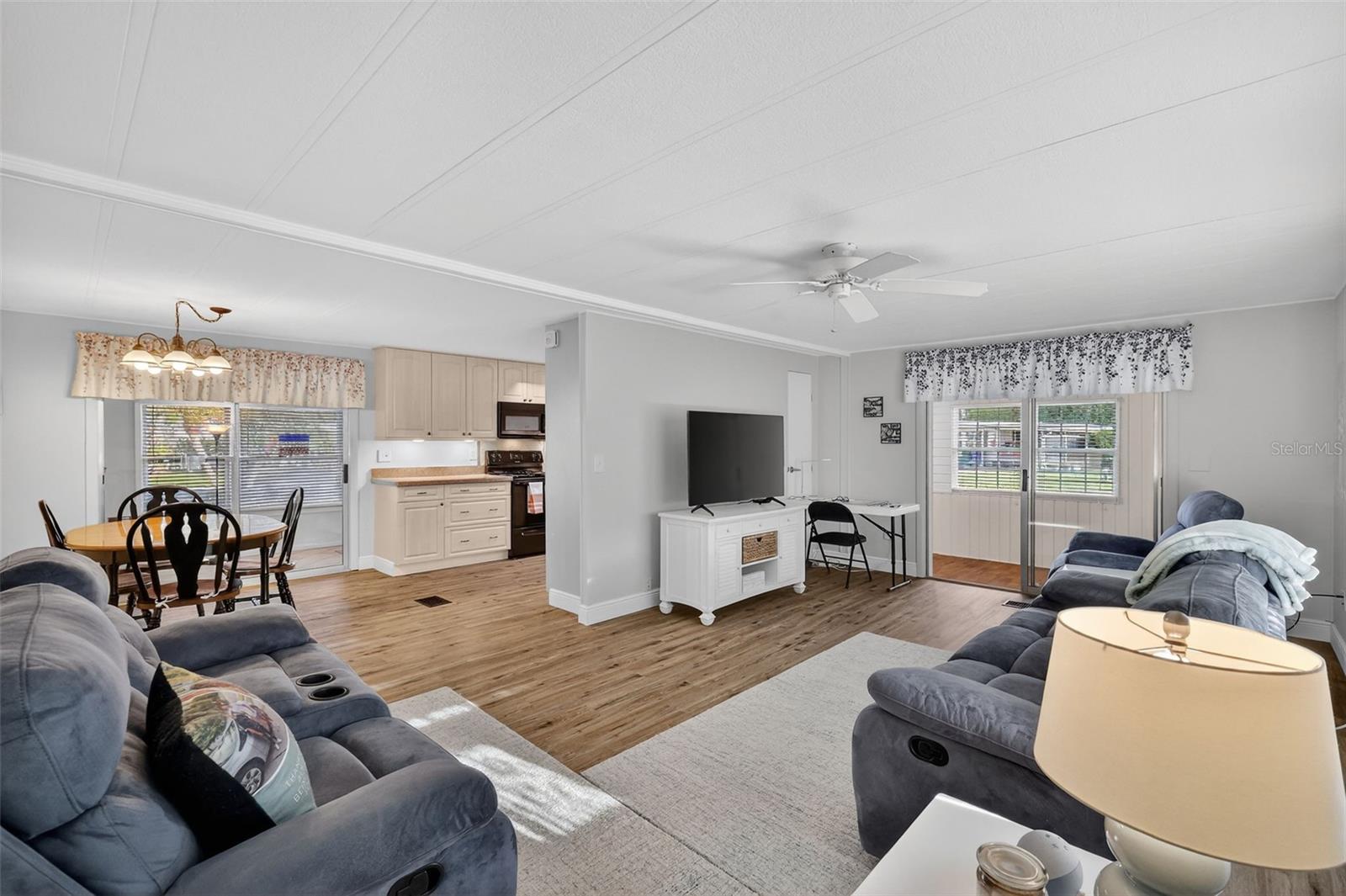 Image 9 of 32 For 705 Falcon Drive