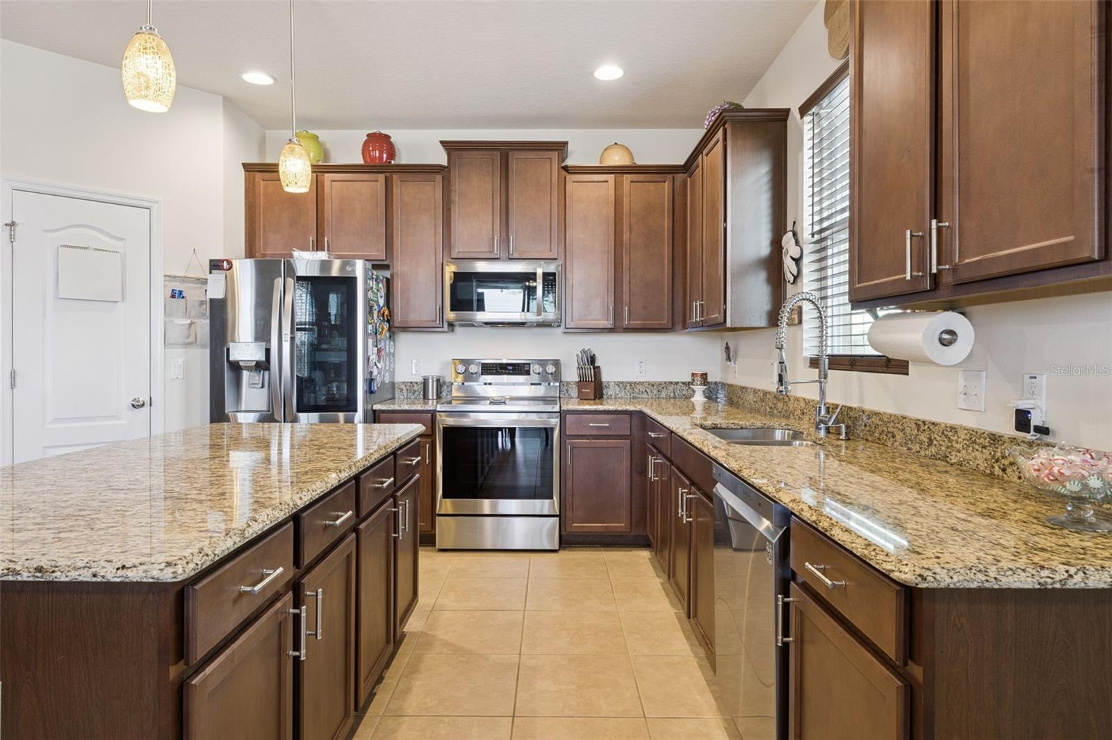 Image 16 of 47 For 417 Rock Springs Circle