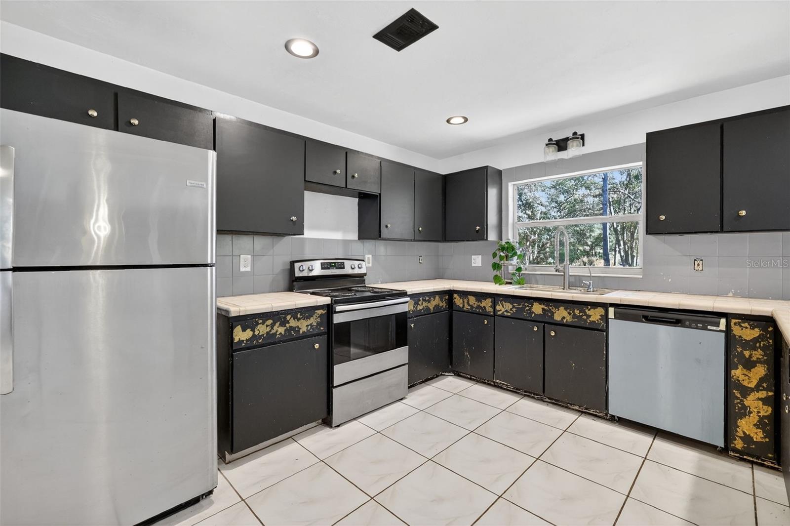 Image 15 of 41 For 2110 Warrensford Road